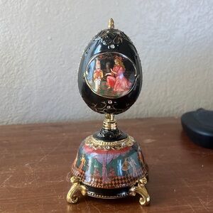 Ardleigh Elliot certificated Ornate Nutcracker Porcelain Music Egg